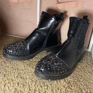 Black moto Chelsea boots